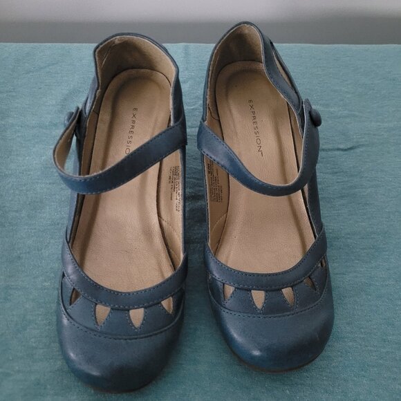 Expression Shoes ~ Size 6 - Picture 2 of 7